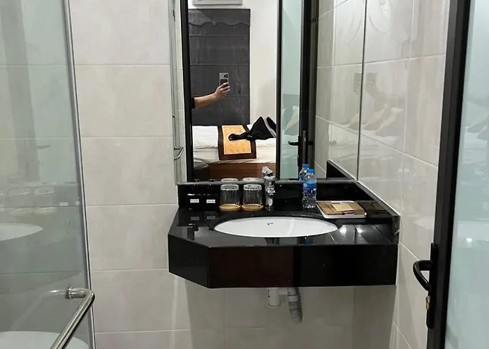 Praha Hotel Ha Long